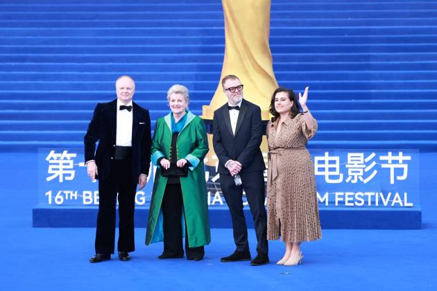 BEIJING, CHINA - APRIL 25: Director Paul Andrew Williams, producer Marie-Elena Dyche, actress Brenda Blethyn, actor Jason Watkins attend the closing ceremony of the 16th Beijing International Film Festival on April 25, 2026 in Beijing, China.  Copyright: xVCGx 111637293725