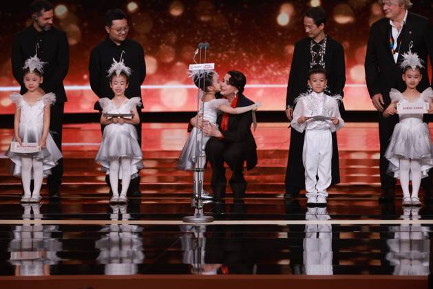 BEIJING, CHINA - APRIL 25: French actress Juliette Binoche stands on the stage at the closing ceremony of the 16th Beijing International Film Festival on April 25, 2026 in Beijing, China.  Copyright: xVCGx 111637269596