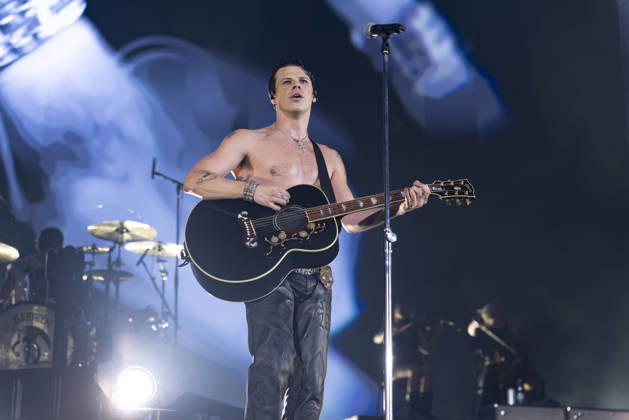 Yungblud performs at AO Arena Yungblud performs at AO Arena, Manchester, England, 25th April 2026, Credit:Mike Gray Avalon  Copyright: xMikexGrayx xAvalonx 1094364356