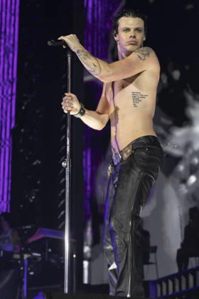 Yungblud performs at AO Arena Yungblud performs at AO Arena, Manchester, England, 25th April 2026, Credit:Mike Gray Avalon  Copyright: xMikexGrayx xAvalonx 1094364416
