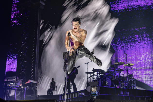 Yungblud performs at AO Arena Yungblud performs at AO Arena, Manchester, England, 25th April 2026, Credit:Mike Gray Avalon  Copyright: xMikexGrayx xAvalonx 1094364428