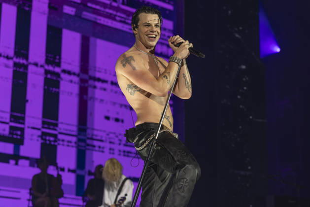 Yungblud performs at AO Arena Yungblud performs at AO Arena, Manchester, England, 25th April 2026, Credit:Mike Gray Avalon  Copyright: xMikexGrayx xAvalonx 1094364438
