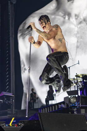 Yungblud performs at AO Arena Yungblud performs at AO Arena, Manchester, England, 25th April 2026, Credit:Mike Gray Avalon  Copyright: xMikexGrayx xAvalonx 1094364445
