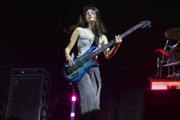 The Warning perform at AO Arena Bassist Alejandra Villarreal VÃ lez of Mexican rock band The Warning performs at AO Arena, Manchester, 25th April 2026, Credit:Mike Gray Avalon  Copyright: xMikexGrayx xAvalonx 1094365858