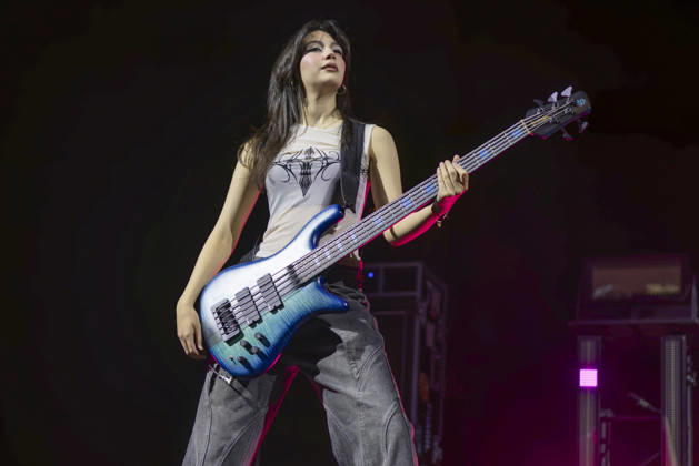 The Warning perform at AO Arena Bassist Alejandra Villarreal VÃ lez of Mexican rock band The Warning performs at AO Arena, Manchester, 25th April 2026, Credit:Mike Gray Avalon  Copyright: xMikexGrayx xAvalonx 1094365882