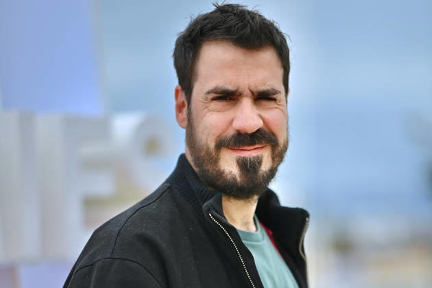 9th Cannes Series - Jury Long Photocall. FC CANNES, FRANCE - APRIL 26 Simon Astier attends the Jury Long Photocall at the 9th Canneseries International Festival at Plage Du Majestic on April 26, 2026 in Cannes, France.. Photo by Franck Castel ABACAPRESS.COM Cannes France  Copyright: xCastelxFranck ABACAx