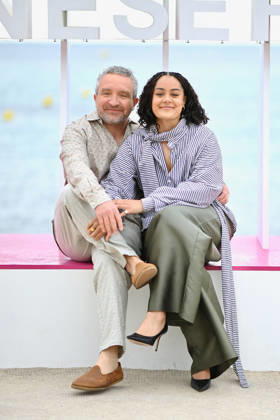 9th Cannes Series - Prisoner Photocall. FC CANNES, FRANCE - APRIL 26 Eddie Marsan and Izuka Hoyle attends the Prisoner Photocall at the 9th Canneseries International Festival at Plage Du Majestic on April 26, 2026 in Cannes, France. Photo by Franck Castel ABACAPRESS.COM Cannes France  Copyright: xCastelxFranck ABACAx