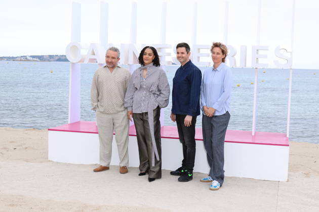 Eddie Marsan, Izuka Hoyle, Matt Charman and Pia Strietmann Photocall Prisoner on the Majestic beach at the 9th edition of CanneSeries in Cannes on 26 04 2026 Denis Guignebourg Bestimage Celebrities at the 9th edition of Canneseries in Cannes on 26 04 2026 Cannes France  Copyright: xDenisxGuignebourgx xBestimagexDenisxGuignebourgx xBestimagex