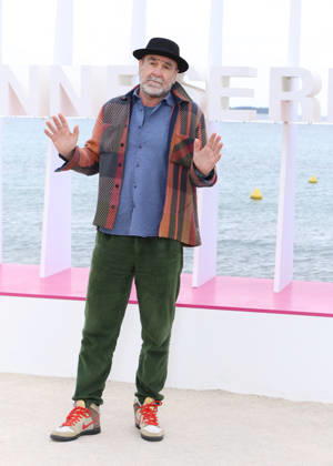 Eric Cantona Photocall Brigade Anonyme sur la plage du Majestic lors de la 9ème édition de CanneSeries à Cannes le 26 Avril 2026 Denis Guignebourg Bestimage Celebrities at the 9th edition of Canneseries in Cannes on 26 04 2026 Cannes France  Copyright: xDenisxGuignebourgx xBestimagexDenisxGuignebourgx xBestimagex