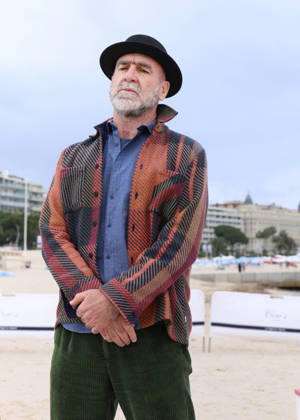 Eric Cantona Photocall Brigade Anonyme sur la plage du Majestic lors de la 9ème édition de CanneSeries à Cannes le 26 Avril 2026 Denis Guignebourg Bestimage Celebrities at the 9th edition of Canneseries in Cannes on 26 04 2026 Cannes France  Copyright: xDenisxGuignebourgx xBestimagexDenisxGuignebourgx xBestimagex