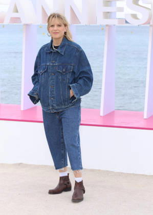 Marie Papillon Photocall Chamouxland la reconstruction sur la plage du Majestic lors de la 9ème édition de CanneSeries à Cannes le 26 Avril 2026 Denis Guignebourg Bestimage Celebrities at the 9th edition of Canneseries in Cannes on 26 04 2026 Cannes France  Copyright: xDenisxGuignebourgx xBestimagexDenisxGuignebourgx xBestimagex