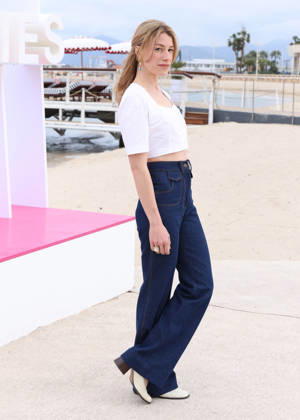 Lison Daniel Photocall Chamouxland la reconstruction sur la plage du Majestic lors de la 9ème édition de CanneSeries à Cannes le 26 Avril 2026 Denis Guignebourg Bestimage Celebrities at the 9th edition of Canneseries in Cannes on 26 04 2026 Cannes France  Copyright: xDenisxGuignebourgx xBestimagexDenisxGuignebourgx xBestimagex