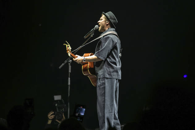 Johannes Oerding live bei einem Konzert seiner Arena-Tourin der ZAG-Arena. Hannover, 25.04.2026