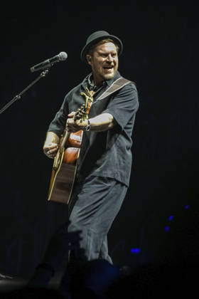 Johannes Oerding live bei einem Konzert seiner Arena-Tourin der ZAG-Arena. Hannover, 25.04.2026