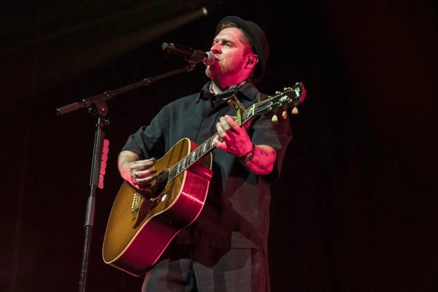 Johannes Oerding live bei einem Konzert seiner Arena-Tourin der ZAG-Arena. Hannover, 25.04.2026