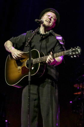 Johannes Oerding live bei einem Konzert seiner Arena-Tourin der ZAG-Arena. Hannover, 25.04.2026