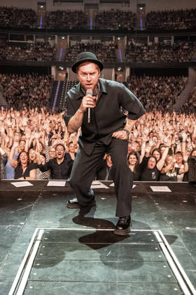 Johannes Oerding live bei einem Konzert seiner Arena-Tourin der ZAG-Arena. Hannover, 25.04.2026