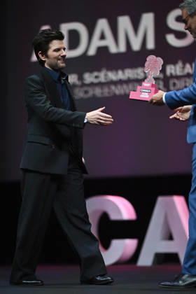 Pink Carpet - The 9th Canneseries International Festival - Day 4 FC CANNES, FRANCE - APRIL 26 Adam Scott gives a speech on stage during Day Four of the 9th Canneseries International Festival on April 26, 2026 in Cannes, France. Photo by Franck Castel ABACAPRESS.COM Cannes France  Copyright: xCastelxFranck ABACAx