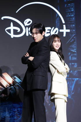 S. Korean actress Park Bo-young and actor Kim Sung-chul S. Korean actress Park Bo-young and actor Kim Sung-chul South Korean actress Park Bo-young and actor Kim Sung-chul, who star in the new drama Gold Land, an original series by Disney+, pose for a photo during a publicity event in Seoul on April 27, 2026. The first episode of the series will be available on April 29. (Yonhap) 2026-04-27 14:37:55 < 1980-2026 YONHAPNEWS AGENCY. .> ¼­¿ïÆ¯º°½Ã EDITORIAL USE ONLY  Copyright: xx PYH2026042713770034400 YonhapxNewsx yonphotos251781