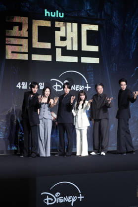 Drama Gold Land Drama Gold Land The stars of the new drama Gold Land an original series by Disney+ -- Kim Sung-chul, Moon Jung-hee, Lee Hyuk-wook, Park Bo-young, Kim Hee-won and Lee Kwang-soo (L to R) -- pose for a photo during a publicity event in Seoul on April 27, 2026. The first episode of the series will be available on April 29. (Yonhap) 2026-04-27 14:38:40 < 1980-2026 YONHAPNEWS AGENCY. .> ¼­¿ïÆ¯º°½Ã EDITORIAL USE ONLY  Copyright: xx PYH2026042713880034400 YonhapxNewsx yonphotos251786