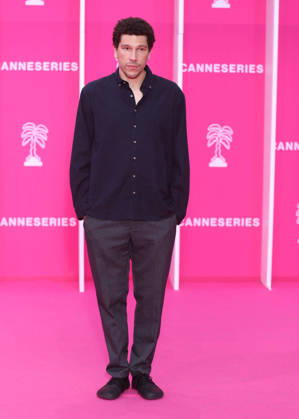 Joel Fry on the pink carpet at the 9th edition of Canneseries in Cannes April 26th, 2026 Denis Guignebourg Bestimage Celebrities on the pink carpet at the 9th edition of Canneseries in Cannes April 26th, 2026 Cannes France  Copyright: xDenisxGuignebourgx xBestimagexDenisxGuignebourgx xBestimagex
