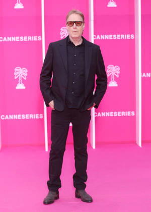 Rhys Ifans on the pink carpet at the 9th edition of Canneseries in Cannes April 26th, 2026 Denis Guignebourg Bestimage Celebrities on the pink carpet at the 9th edition of Canneseries in Cannes April 26th, 2026 Cannes France  Copyright: xDenisxGuignebourgx xBestimagexDenisxGuignebourgx xBestimagex