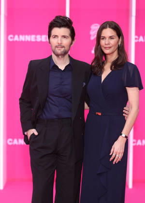 Adam Scott and Naomi Scott on the pink carpet at the 9th edition of Canneseries in Cannes April 26th, 2026 Denis Guignebourg Bestimage Celebrities on the pink carpet at the 9th edition of Canneseries in Cannes April 26th, 2026 Cannes France  Copyright: xDenisxGuignebourgx xBestimagexDenisxGuignebourgx xBestimagex