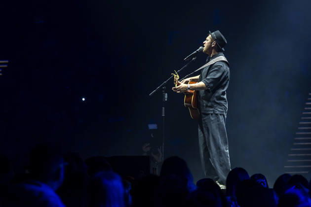 Johannes Oerding live bei einem Konzert seiner Arena-Tour in der Messehalle. Erfurt, 26.04.2026