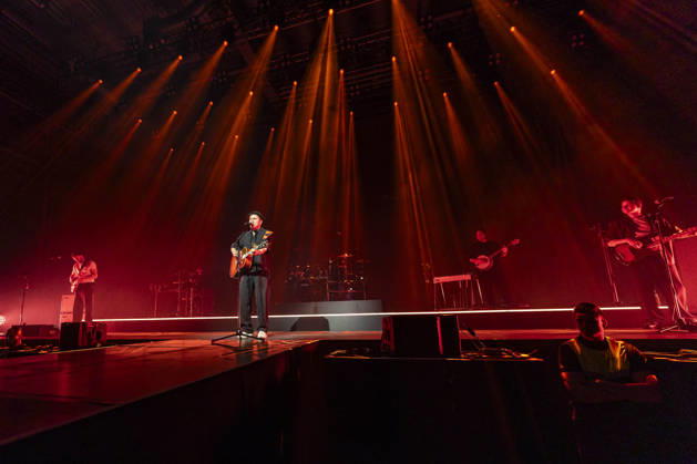 Johannes Oerding live bei einem Konzert seiner Arena-Tour in der Messehalle. Erfurt, 26.04.2026