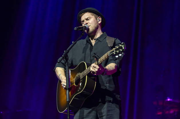 Johannes Oerding live bei einem Konzert seiner Arena-Tour in der Messehalle. Erfurt, 26.04.2026