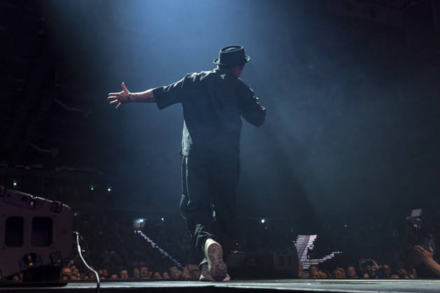 Johannes Oerding live bei einem Konzert seiner Arena-Tour in der Messehalle. Erfurt, 26.04.2026