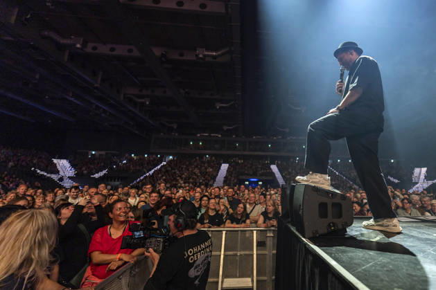 Johannes Oerding live bei einem Konzert seiner Arena-Tour in der Messehalle. Erfurt, 26.04.2026