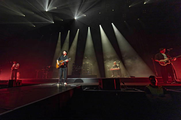 Johannes Oerding live bei einem Konzert seiner Arena-Tour in der Messehalle. Erfurt, 26.04.2026