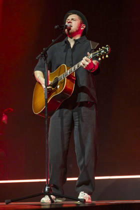 Johannes Oerding live bei einem Konzert seiner Arena-Tour in der Messehalle. Erfurt, 26.04.2026