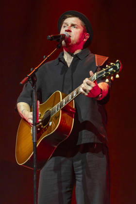 Johannes Oerding live bei einem Konzert seiner Arena-Tour in der Messehalle. Erfurt, 26.04.2026