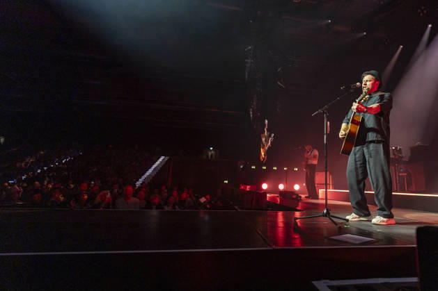 Johannes Oerding live bei einem Konzert seiner Arena-Tour in der Messehalle. Erfurt, 26.04.2026