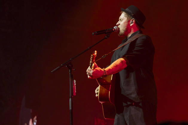 Johannes Oerding live bei einem Konzert seiner Arena-Tour in der Messehalle. Erfurt, 26.04.2026