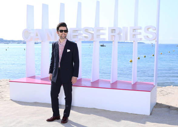 Adam Scott at a photocall on the Majestic beach during the 9th edition of the Canneseries festival in Cannes, April 27, 2026 Denis Guignebourg Bestimage Adam Scott at a photocall on the Majestic beach during the 9th edition of the Canneseries festival in Cannes, April 27, 2026 Cannes France  Copyright: xDenisxGuignebourgx xBestimagexDenisxGuignebourgx xBestimagex