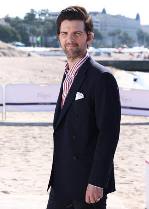 Adam Scott at a photocall on the Majestic beach during the 9th edition of the Canneseries festival in Cannes, April 27, 2026 Denis Guignebourg Bestimage Adam Scott at a photocall on the Majestic beach during the 9th edition of the Canneseries festival in Cannes, April 27, 2026 Cannes France  Copyright: xDenisxGuignebourgx xBestimagexDenisxGuignebourgx xBestimagex