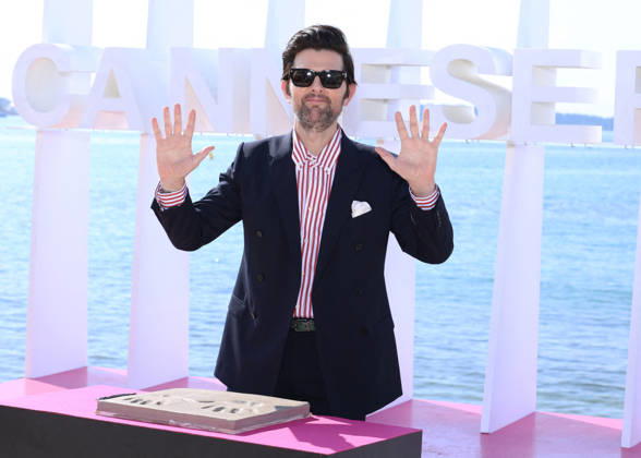Adam Scott at a photocall on the Majestic beach during the 9th edition of the Canneseries festival in Cannes, April 27, 2026 Denis Guignebourg Bestimage Adam Scott at a photocall on the Majestic beach during the 9th edition of the Canneseries festival in Cannes, April 27, 2026 Cannes France  Copyright: xDenisxGuignebourgx xBestimagexDenisxGuignebourgx xBestimagex