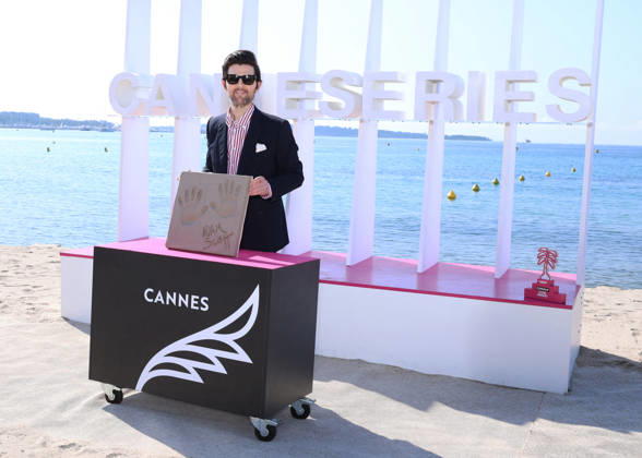 Adam Scott at a photocall on the Majestic beach during the 9th edition of the Canneseries festival in Cannes, April 27, 2026 Denis Guignebourg Bestimage Adam Scott at a photocall on the Majestic beach during the 9th edition of the Canneseries festival in Cannes, April 27, 2026 Cannes France  Copyright: xDenisxGuignebourgx xBestimagexDenisxGuignebourgx xBestimagex