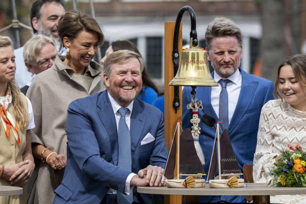 De koning tijdens de quiz in Dokkum DOKKUM - Koningsdag wordt in Dokkum in Friesland gevierd door de Koninklijke familie. Credit : Frank van Beek CC Dokkum Nederland  Copyright: xx FrankxvanxBeekx xCCx