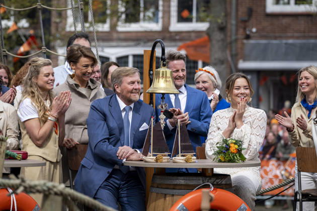 De koning tijdens de quiz in Dokkum DOKKUM - Koningsdag wordt in Dokkum in Friesland gevierd door de Koninklijke familie. Credit : Frank van Beek CC Dokkum Nederland  Copyright: xx FrankxvanxBeekx xCCx
