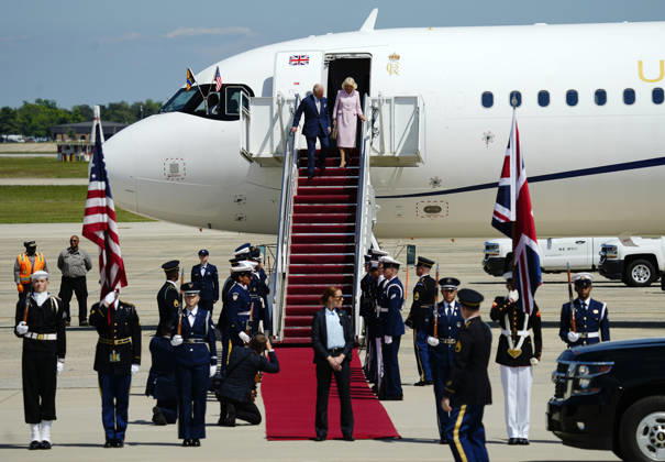 Britain s King Charles III and Queen Camilla walk down a red carpet during a flight line arrival ceremony at Joint Base Andrews in Suitland, Maryland on Monday, April 27, 2026. .The king is on a four-day state visit to the U.S. and will stop in New York and Washington, where he will meet with President Trump and deliver an address to Congress.  WAP20260427806 BONNIExCASH