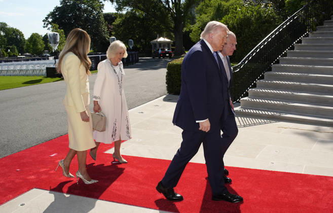 Britain s King Charles III and Queen Camilla are greeted by President Donald Trump and First Lady Melania Trump as they arrive at the White House in Washington DC on Monday, April 27, 2026. The king is on a four-day state visit to the U.S. and will stop in New York and Washington, where he will meet with U.S. officials and deliver an address to Congress.  WAX20260427801 YurixGripas