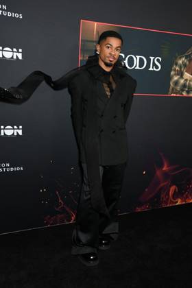 Justen Ross at arrivals for IS GOD IS Premiere, Brooklyn Academy of Music (BAM) Rose Cinema, New York, NY, April 27, 2026. Photo By: Quoin Pics Everett Collection IS GOD IS Premiere PUBLICATIONXNOTxINxCANxCHNxFRAxITAxJPNxNORxPOLxRUSxESPxUKxUSA