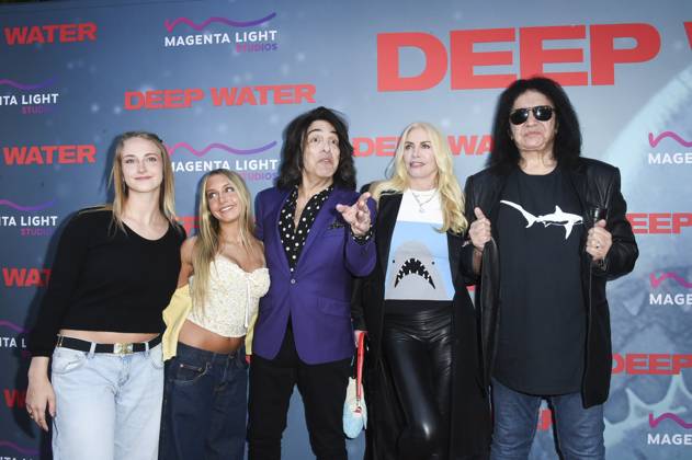 Gene Simmons, Shannon Tweed, Sarah Stanley, Emily Stanley, Paul Stanley at arrivals for DEEP WATER Premiere, Paramount Theater, Los Angeles, CA, April 27, 2026. Photo By: Elizabeth Goodenough Everett Collection DEEP WATER Premiere PUBLICATIONXNOTxINxCANxCHNxFRAxITAxJPNxNORxPOLxRUSxESPxUKxUSA