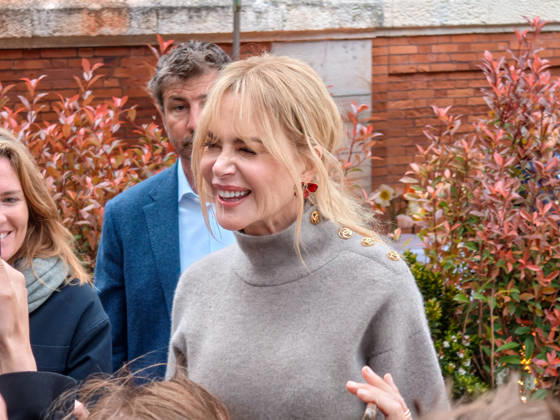 Nicole Kidman attendu par nombreux fans à Biarritz la veille du défilé Croisière Chanel le 27 avril 2026 Christophe de Prada Bestimage Nicole Kidman expected by many fans in Biarritz the day before the Chanel Cruise show on April 27, 2026 Biarritz France  Copyright: xChristophexDexPrada BestimagexChristophexDexPrada Bestimagex