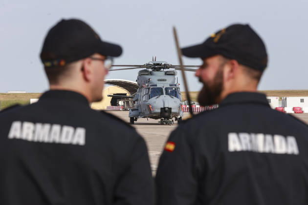King Felipe VI visits the Aircraft Flotilla Cádiz King Felipe VI during a visit to the Aircraft Flotilla, the Survival Center and the Homeland Security Training Center of the Navy at the naval base of Puerto El Salado On April 28, 2026 in Rota, Cádiz Andalucía, Spain King Felipe VI has visited together with the Minister of Defense, Margarita Robles, the Aircraft Flotilla, the Survival Center and the Homeland Security Training Center of the Navy 28 APRIL 2026 Rocí Cadiz Andalucia Cadiz Andalucia Espana  Copyright: xRocioxRuzx 7479135