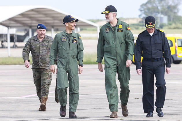 King Felipe VI visits the Aircraft Flotilla Cádiz King Felipe VI during a visit to the Aircraft Flotilla, the Survival Center and the Homeland Security Training Center of the Navy at the naval base of Puerto El Salado On April 28, 2026 in Rota, Cádiz Andalucía, Spain King Felipe VI has visited together with the Minister of Defense, Margarita Robles, the Aircraft Flotilla, the Survival Center and the Homeland Security Training Center of the Navy 28 APRIL 2026 Rocí Cadiz Andalucia Cadiz Andalucia Espana  Copyright: xRocioxRuzx 7479138